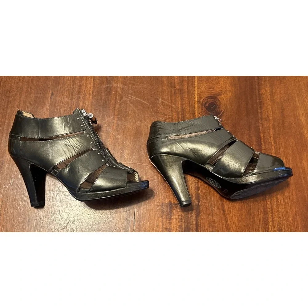 Sofft Women's 9W Metallic Olive Patent Leather Heels Strappy Zip Shootie Sandals